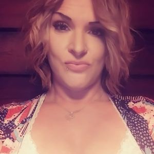 Meet your Posher, Becca